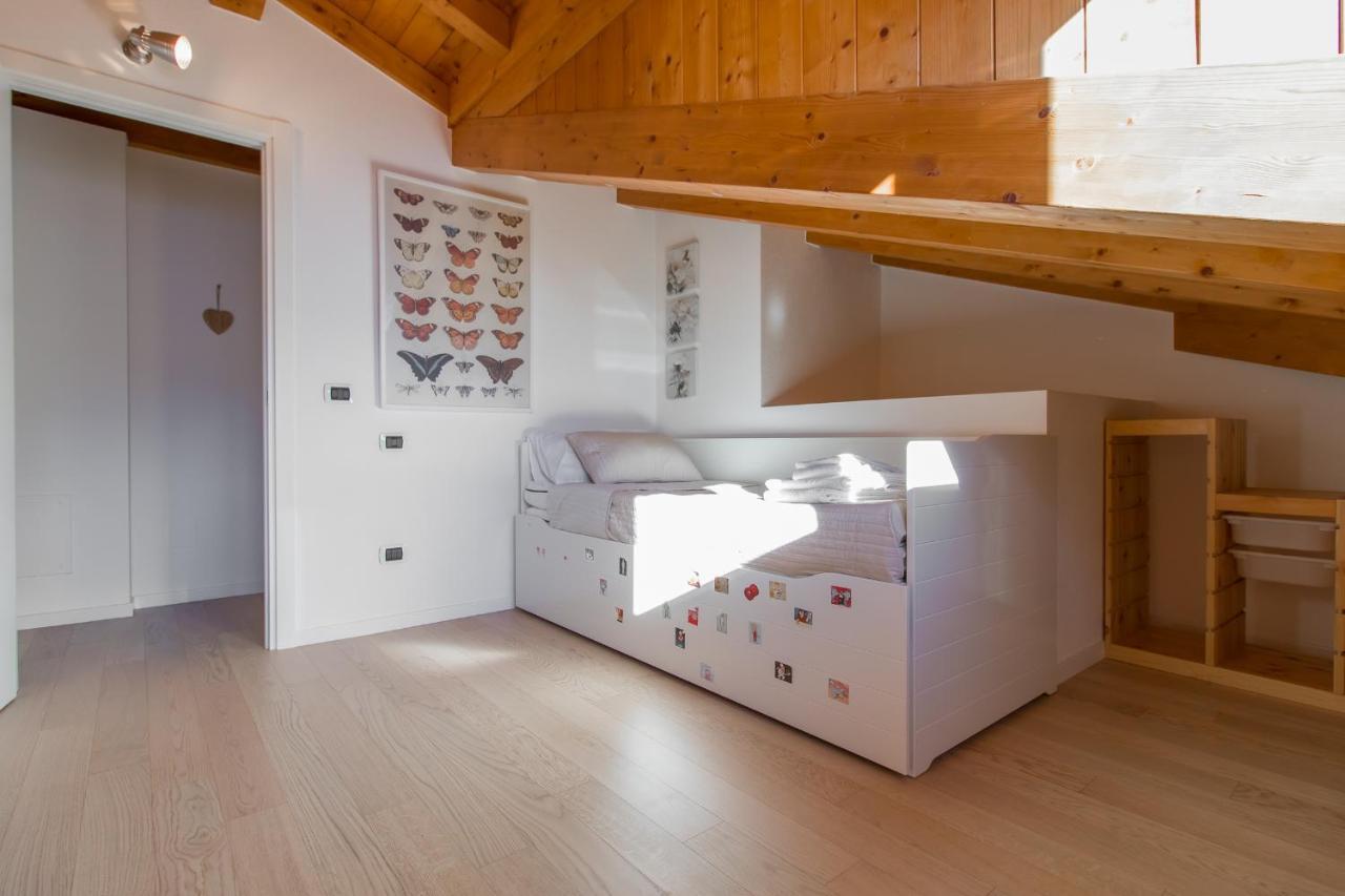 Apartment Tulipani 17 تريميتْسّو الغرفة الصورة